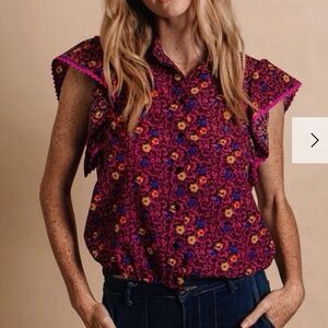 The Shirt Rochelle Behrens Top Blouse Magenta Pink Floral Flutter Women’s M